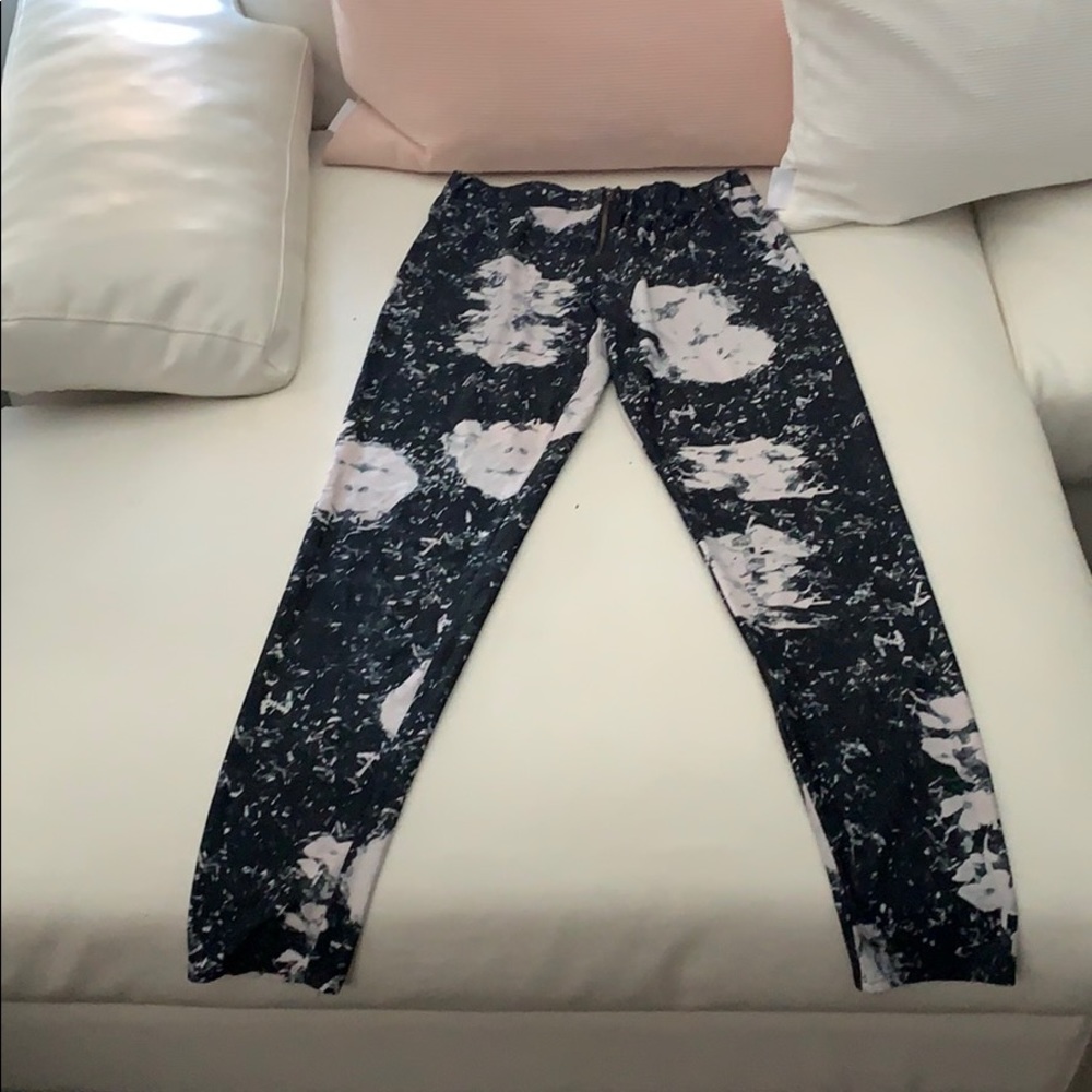 Graphic Zip-Up Leggings